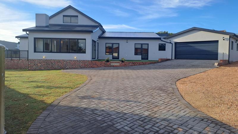 4 Bedroom Property for Sale in Stilbaai Wes Western Cape